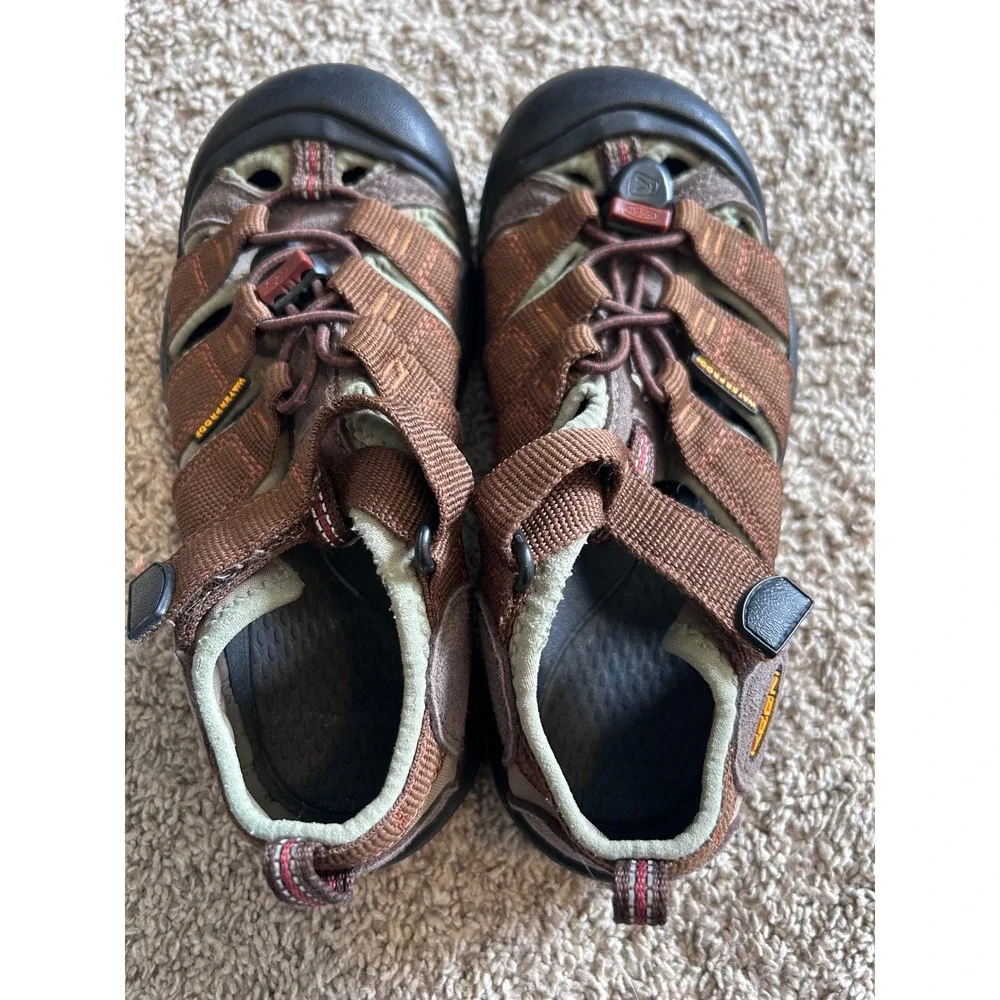 KEEN Newport‎ Hiking Outdoor Kids Brown Canvas Closed Toe Sandals SZ 2